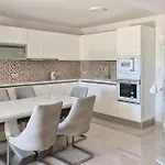 3 Bedroom Amazing Home In Tribunj Casa de Férias