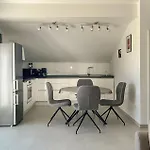 3 Bedroom Amazing In Tribunj