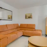 3 Bedroom Amazing In Tribunj *