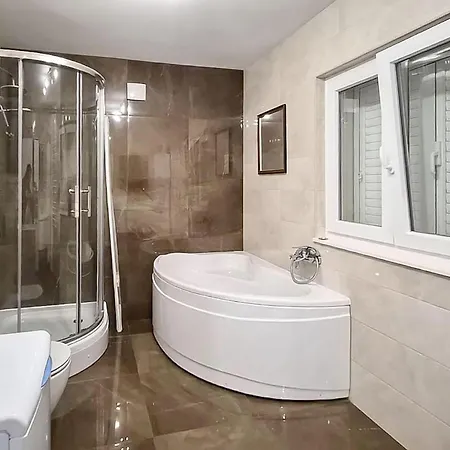 Σπίτι διακοπών Lovely In Tribunj With Wifi *