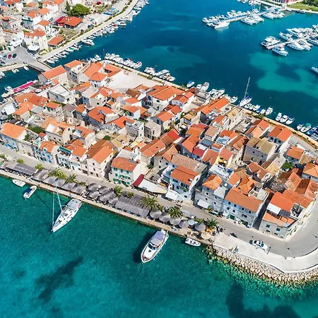 Σπίτι διακοπών Lovely In Tribunj With Wifi Tribalj