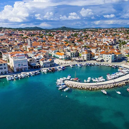 Σπίτι διακοπών Lovely In Tribunj With Wifi *