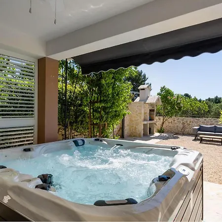 3 Bedroom Amazing In Tribunj *