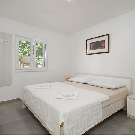 3 Bedroom Gorgeous In Tribunj