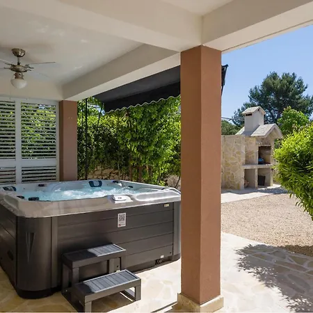 3 Bedroom Amazing In Tribunj