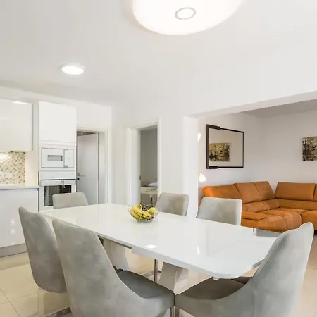 別荘 3 Bedroom Gorgeous In Tribunj