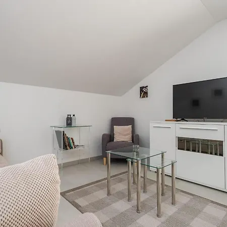 3 Bedroom Gorgeous In Tribunj 別荘 Tribalj