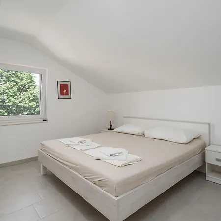 別荘 3 Bedroom Gorgeous In Tribunj *