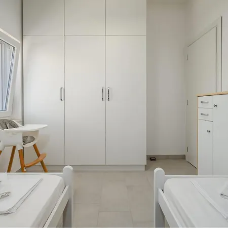 別荘 3 Bedroom Gorgeous In Tribunj Tribalj