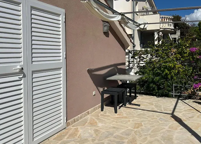 Lovely In Tribunj With Wifi 펜션 Tribalj