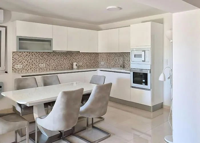 Lovely In Tribunj With Wifi Vakantiehuis